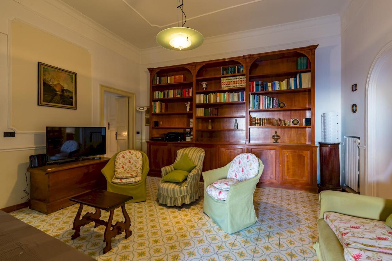 Villa Paola - Hidden Panoramic Garden And Terraces By Napoliapartments 外观 照片
