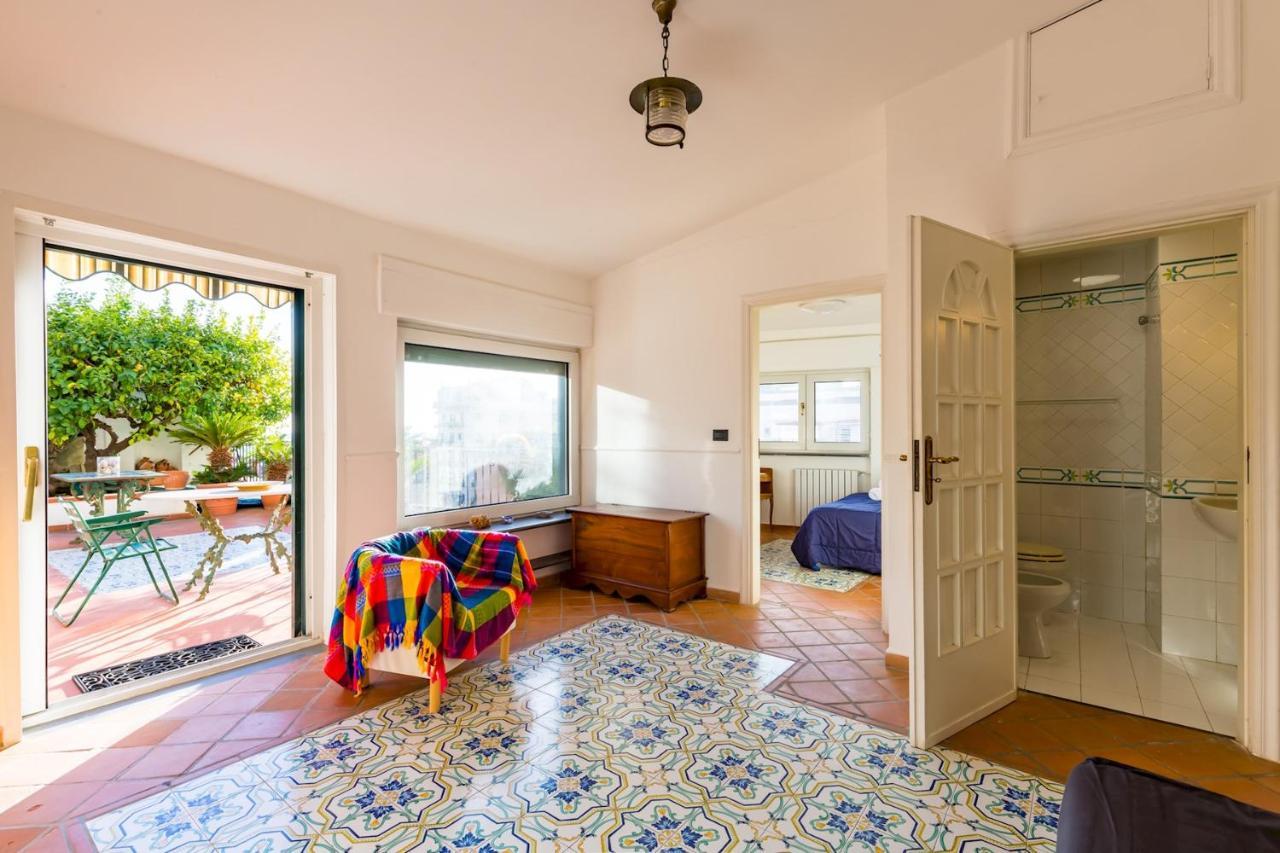 Villa Paola - Hidden Panoramic Garden And Terraces By Napoliapartments 外观 照片