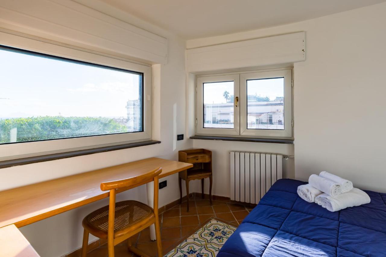 Villa Paola - Hidden Panoramic Garden And Terraces By Napoliapartments 外观 照片