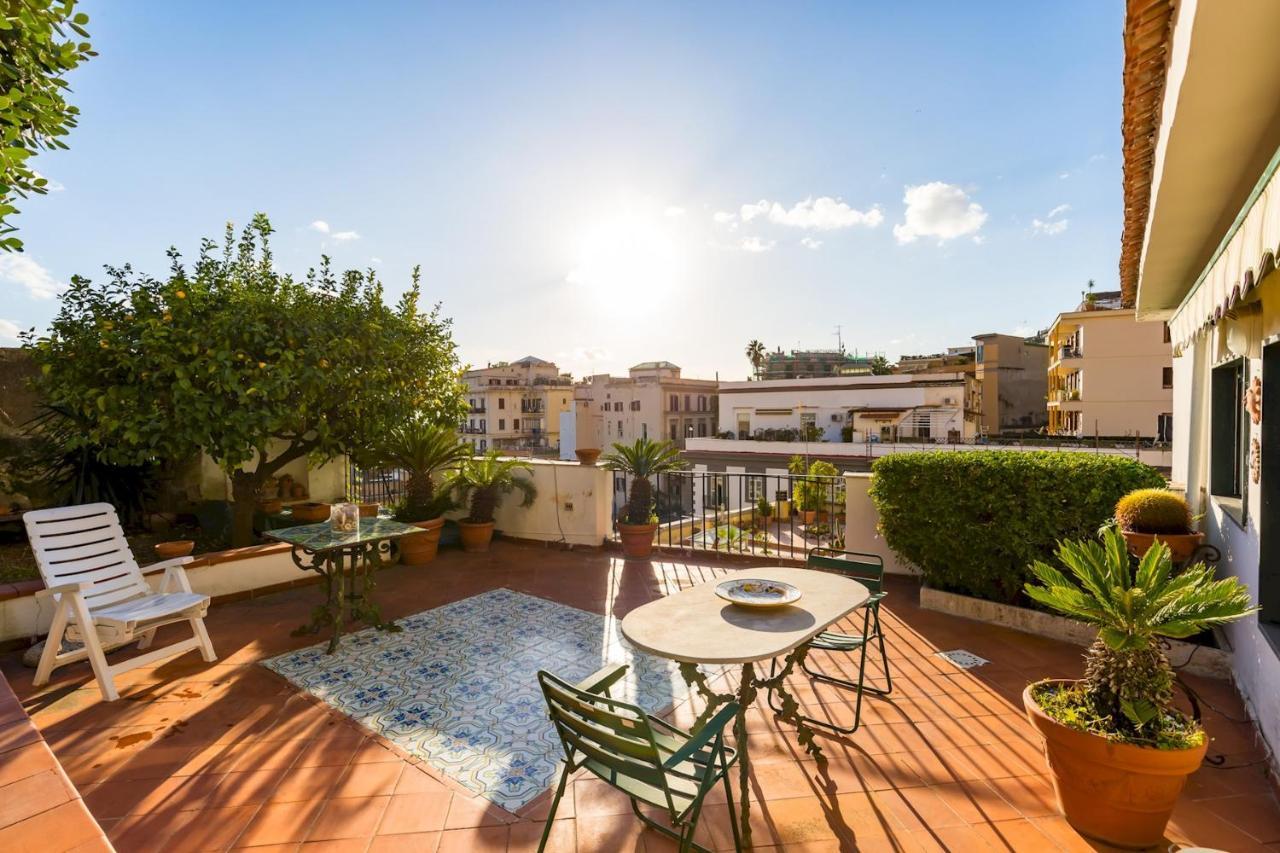 Villa Paola - Hidden Panoramic Garden And Terraces By Napoliapartments 外观 照片