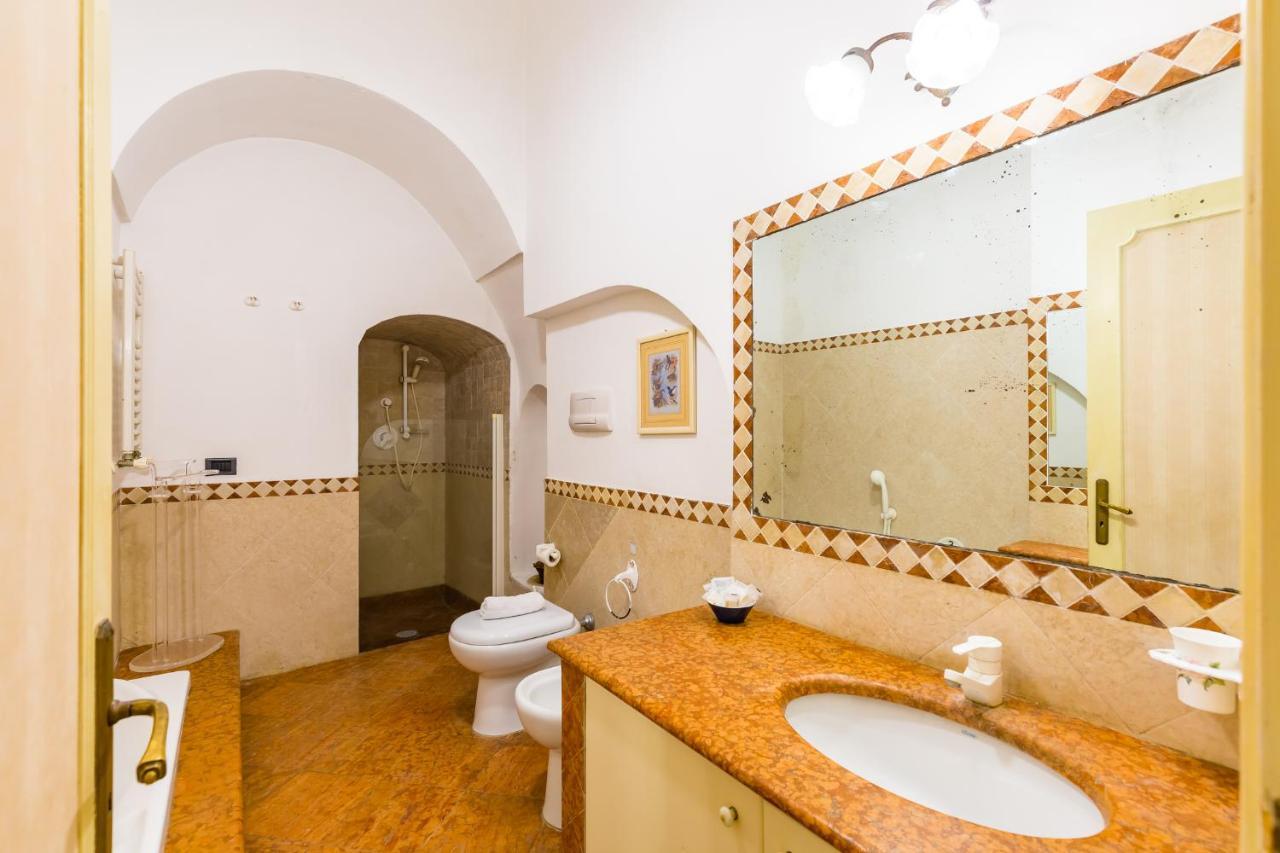 Villa Paola - Hidden Panoramic Garden And Terraces By Napoliapartments 外观 照片